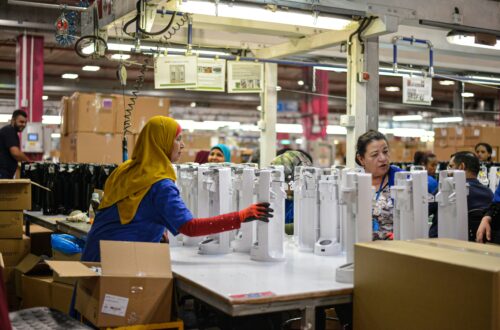 製造業における外国人雇用｜就労可能なビザ・雇用時の注意点を解説